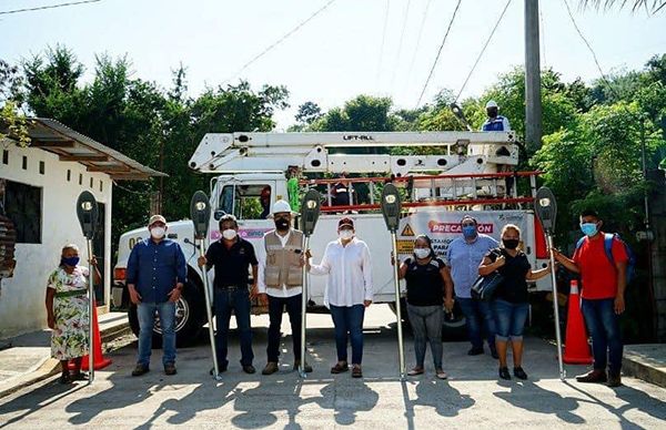 Agradece colonia antorchista colocación de luminarias