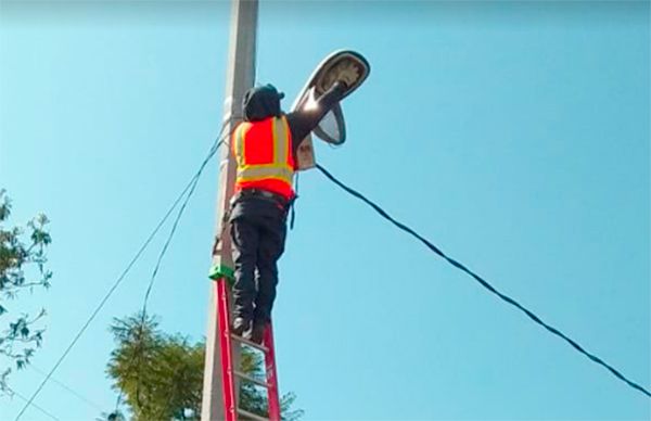 Logra Antorcha reparación de luminarias en Ocoyucan