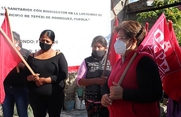 Construye ayuntamiento de Tepexi sanitarios en Mariscala