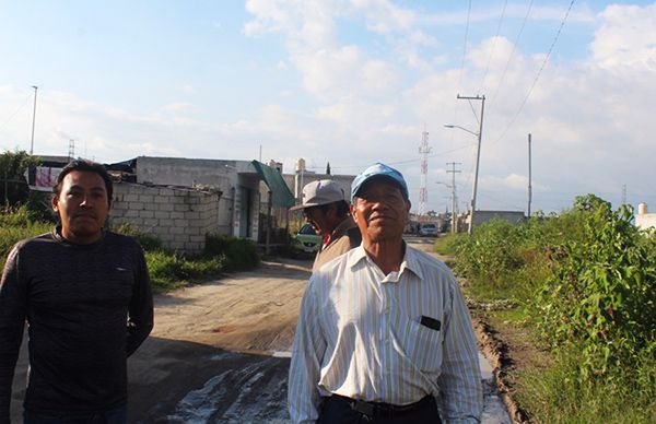 Exigen vecinos pavimentación