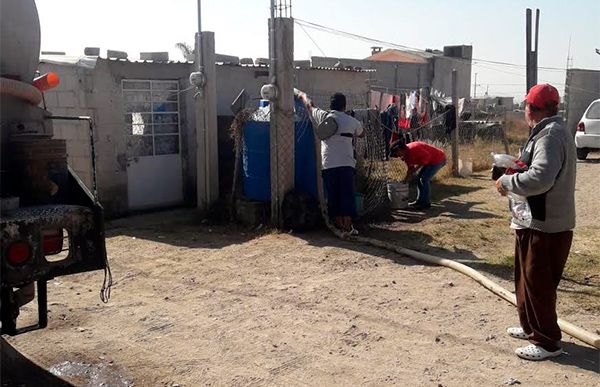 Alcaldesa de Puebla niega agua potable y drenaje a capitalinos