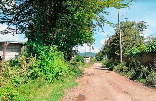Denuncian abandono de carreteras y caminos de Epatlán