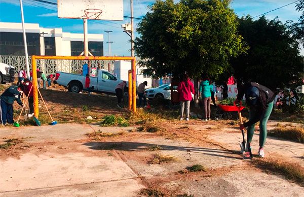Brindan vecinos mantenimiento a sus colonias