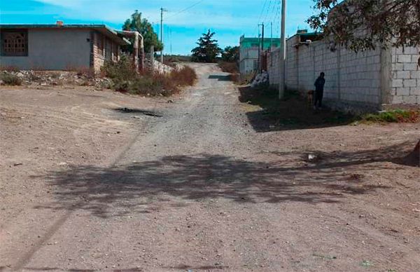 Adoquinan calle en Cañada Morelos
