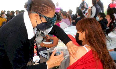 Continúa vacunación contra Covi-19 de maestros en Ixtapaluca