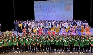Escuelas antorchistas conmemoran con desfiles el 212 aniversario de la independencia de México
