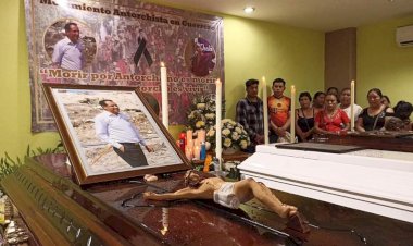 Pasan los días sin que la fiscalía de Guerrero aclare el asesinato de Conrado, Meche y su hijo