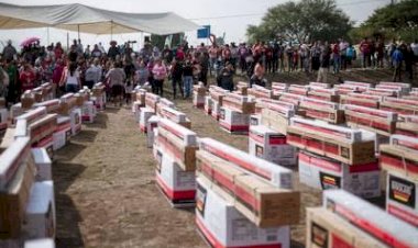 Políticos destruyen la democracia