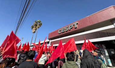 Director de la CESPT pacta acuerdos con tijuanenses de colonias populares