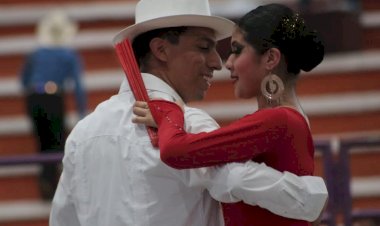 Se presentan grupos culturales de Veracruz en Feria de Tecomatlán