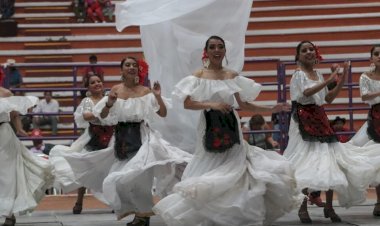 Se presentan grupos culturales de Veracruz en Feria de Tecomatlán