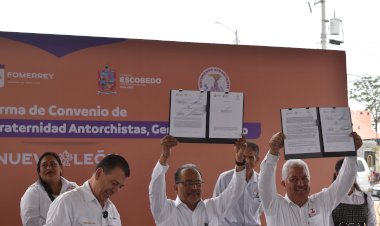 Firman convenio de regularización de la colonia Fraternidad en Escobedo