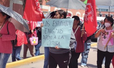 Artistas hidalguenses marchan ante nulo apoyo del gobierno estatal