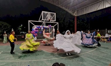Festejan a los niños en la colonia Unidad Antorchista en Chetumal, Quintana Roo