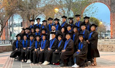 Se gradúan en bachillerato de Corregidora sin reconocimiento oficial