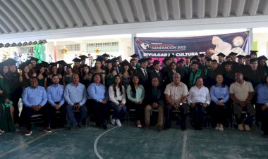 Antorcha forma jóvenes diferentes
