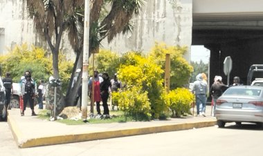 Golpean brutalmente a comerciantes antorchistas frente al Hospital de Ortopedia de Puebla