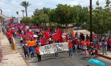 Mil 500 antorchistas marchan en BCS por vivienda y educación