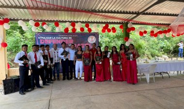 Egresan jóvenes del Telebachillerato de Las Cruces
