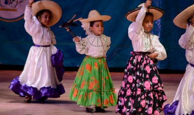 Urge un pensamiento crítico en México: Hipatia Vázquez