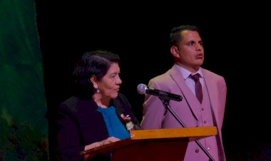 Gloria Brito exhorta a los jóvenes a defender la inteligencia y a llevar sus conocimientos a cada rincón de la patria