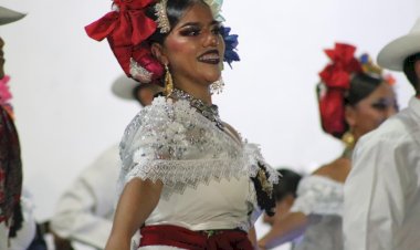 Reconoce directora del Tecnológico de Felipe Carrillo Puerto trabajo cultural de Antorcha