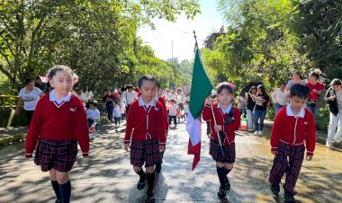 Antorcha conmemora 215 aniversario de la Independencia de México