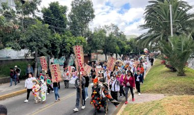 Antorcha difunde cultura con caravana de Día de Muertos en Pachuca