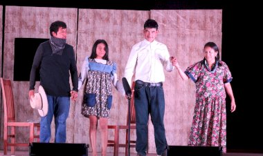 Zacatecas presenta obra “Los perros” en Tecomatlán