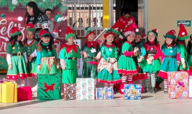 Más de 400 niños potosinos avivan cultura popular con villancicos
