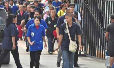 Duermen en la calle para hallar empleo en maquiladoras de Juárez