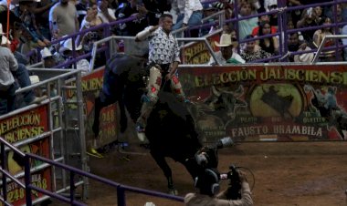 Jaripeo en la Feria de Tecomatlán