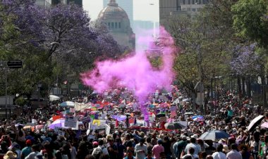 El Día Internacional de la Mujer se viste de púrpura